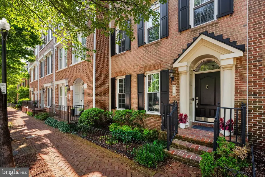 714 Day Ln, Alexandria, VA 22314 - #2