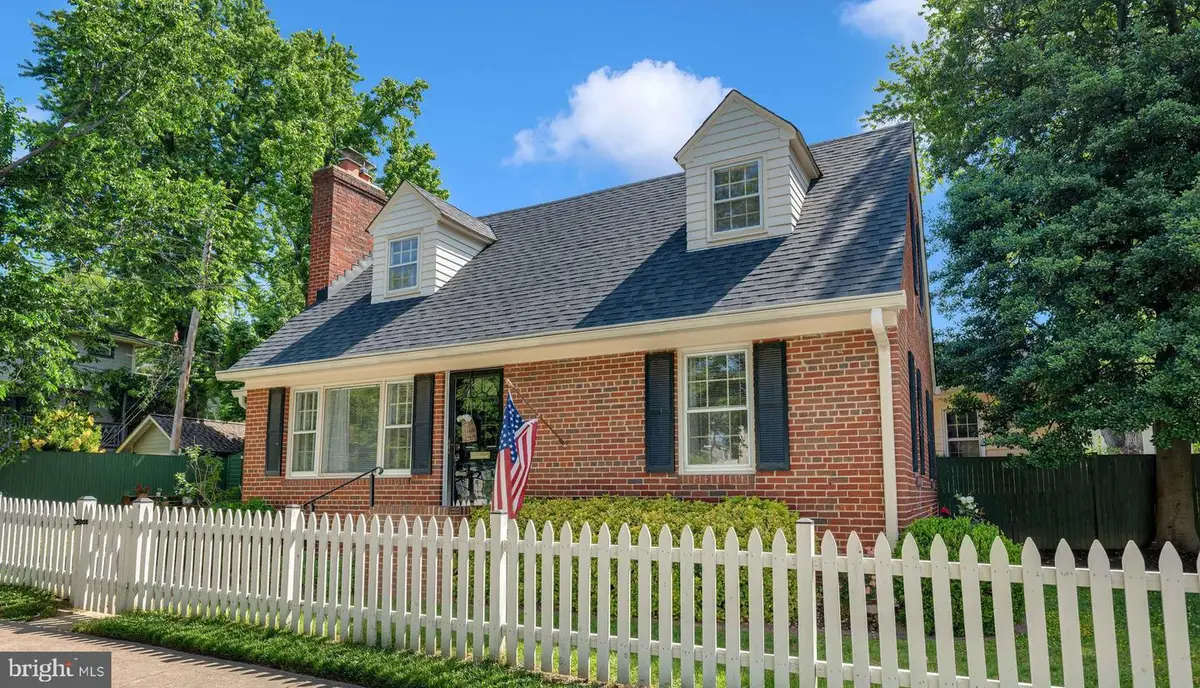 4 E Walnut St, Alexandria, VA 22301 - #1