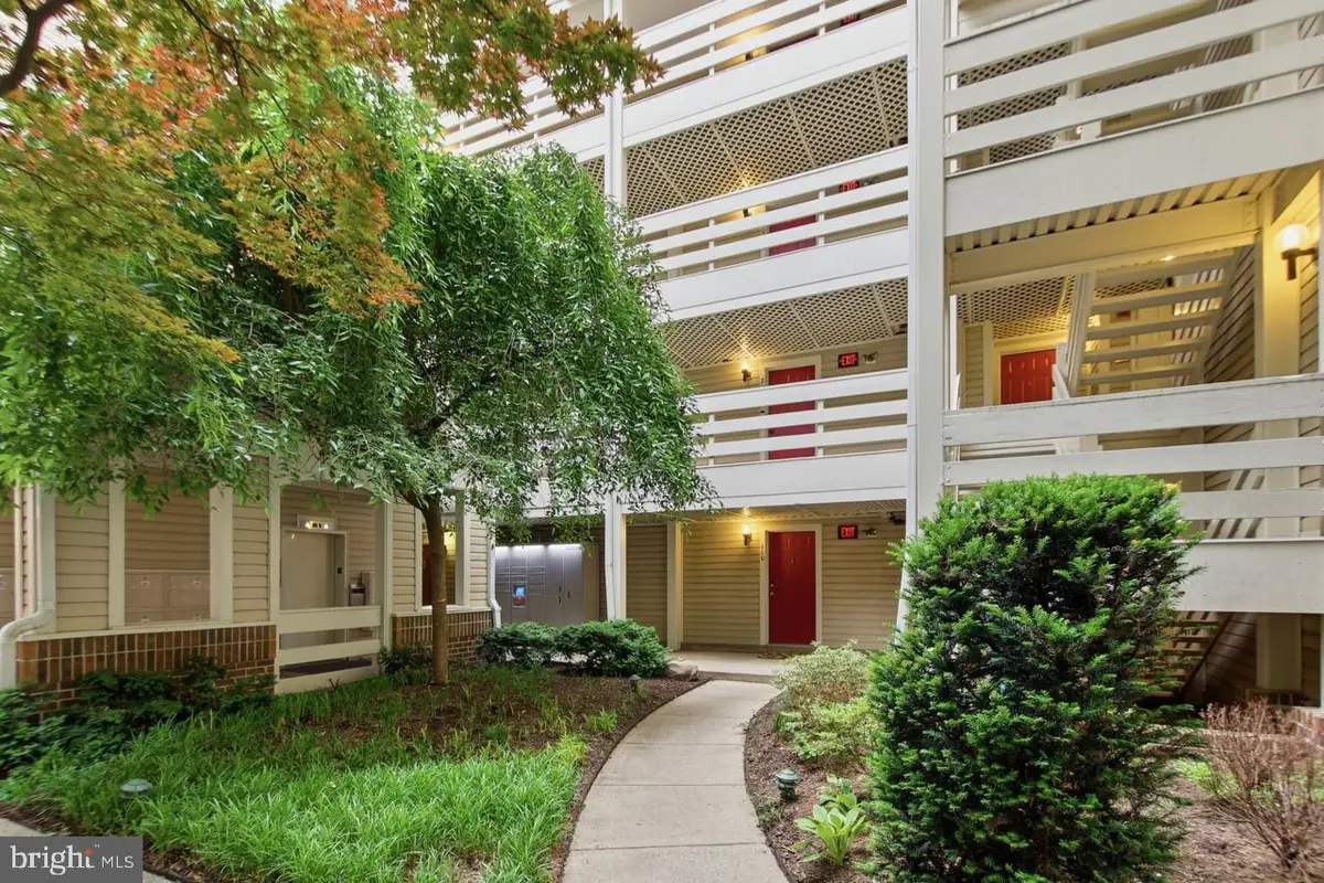 240 S Reynolds St #212, Alexandria, VA 22304 - #1