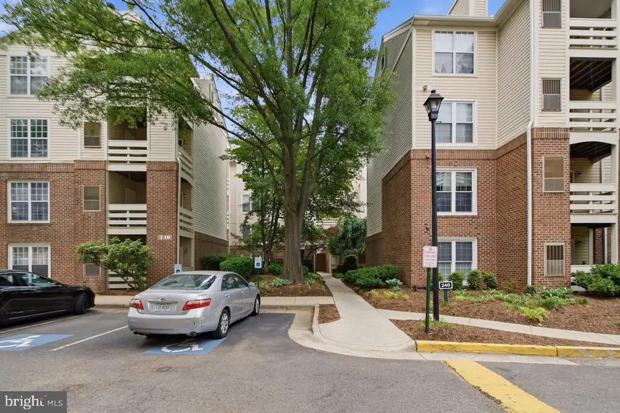 240 S Reynolds St #212, Alexandria, VA 22304 - #2