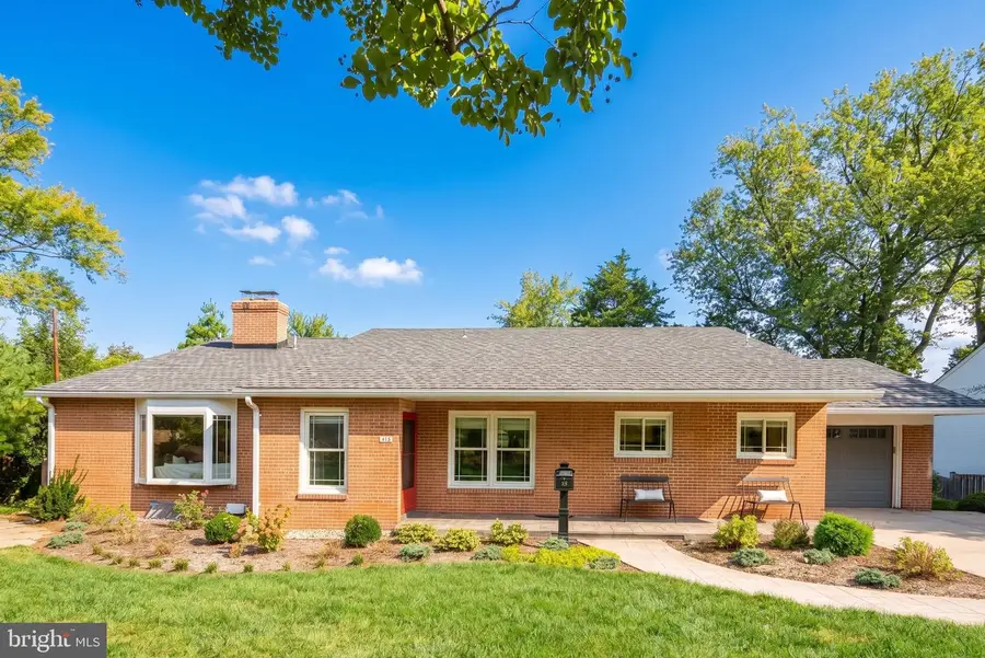 415 Crown View Dr, Alexandria, VA 22314 - #2