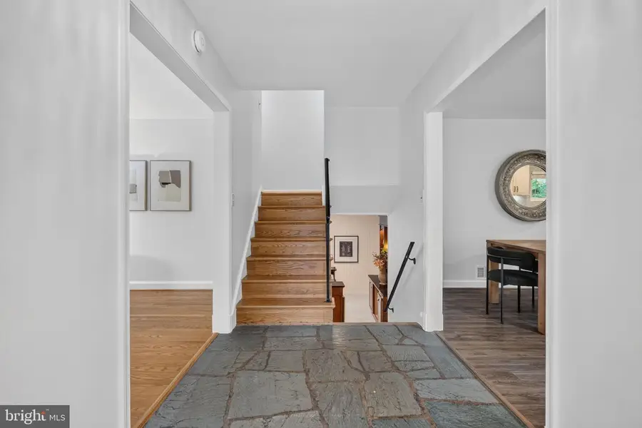 415 Crown View Dr, Alexandria, VA 22314 - #3