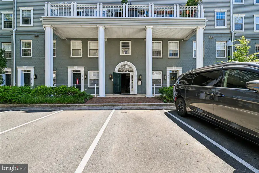 1404 Roundhouse Ln #311, Alexandria, VA 22314 - #2
