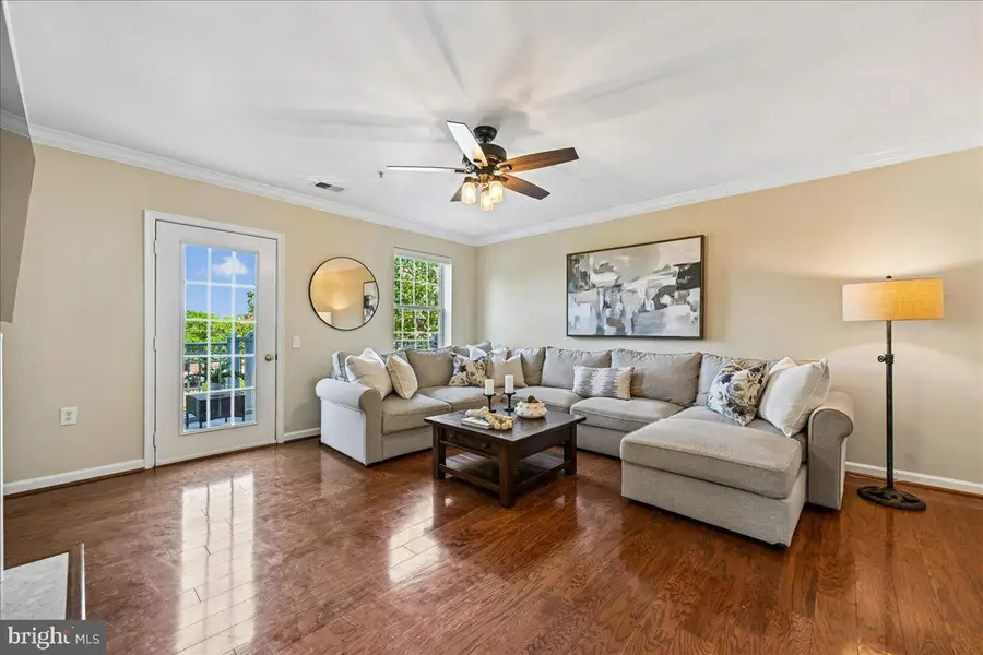 1404 Roundhouse Ln #311, Alexandria, VA 22314 - #3