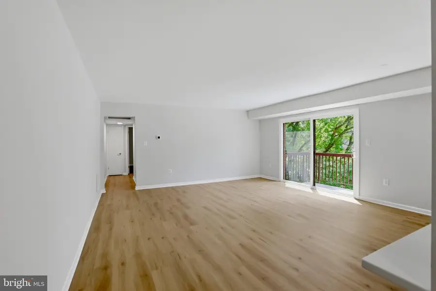 3300 S 28th St #402, Alexandria, VA 22302 - #3