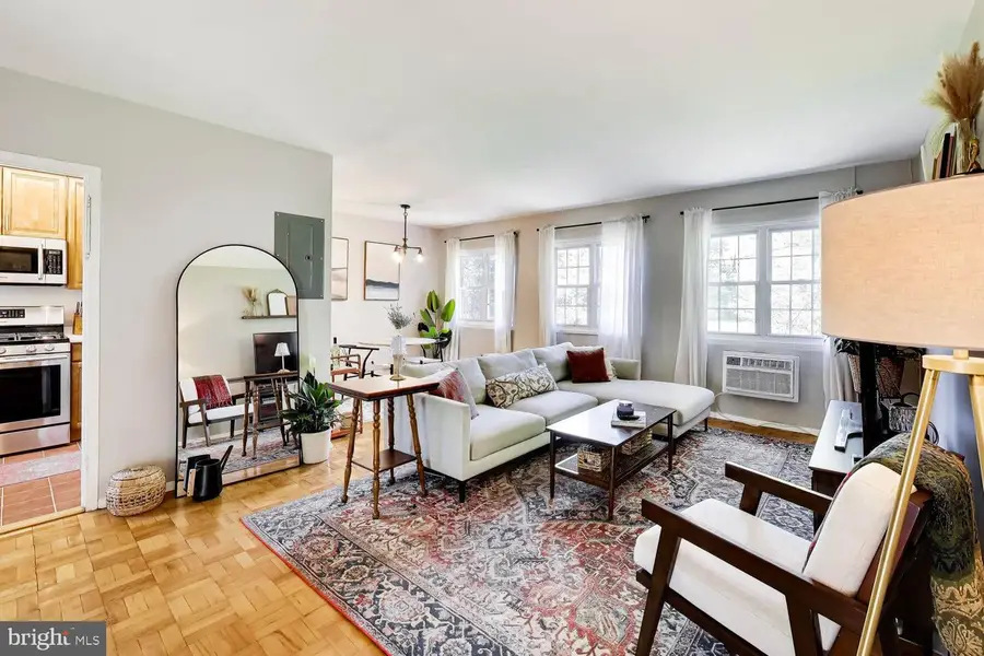 3442 Martha Custis Dr, Alexandria, VA 22302 - #2