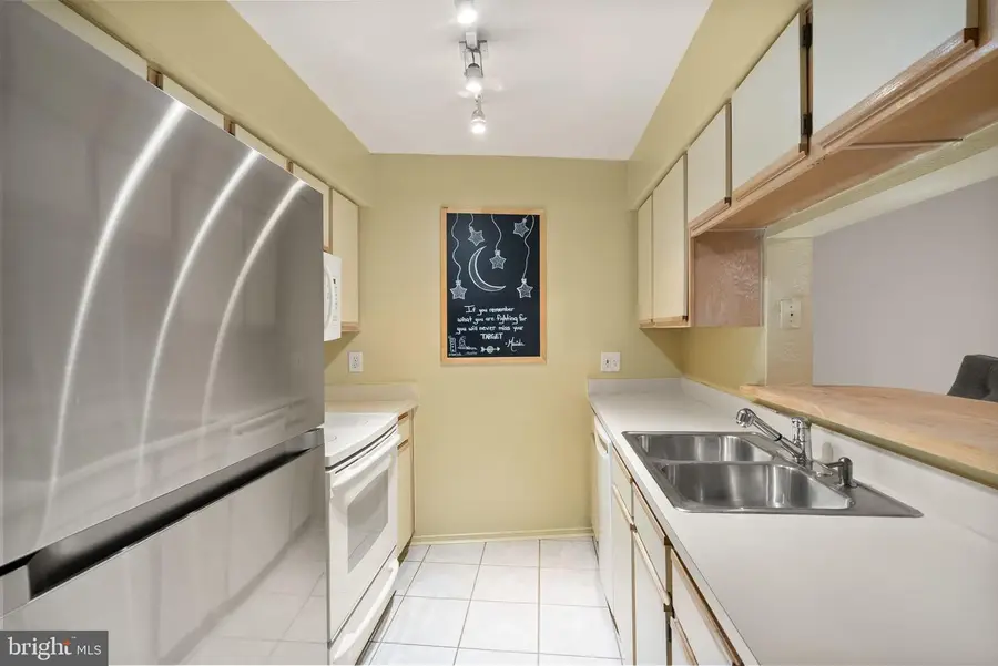3313 Wyndham Cir #3209, Alexandria, VA 22302 - #3