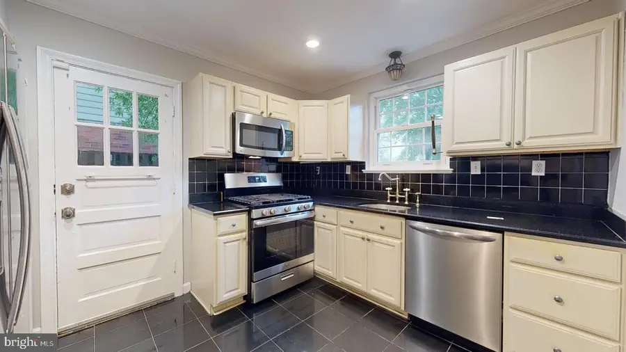 806 N Overlook Dr, Alexandria, VA 22305 - #3