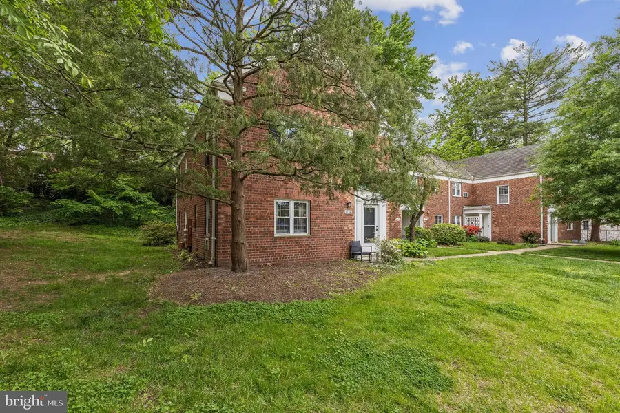 1024 Valley Dr, Alexandria, VA 22302 - #2
