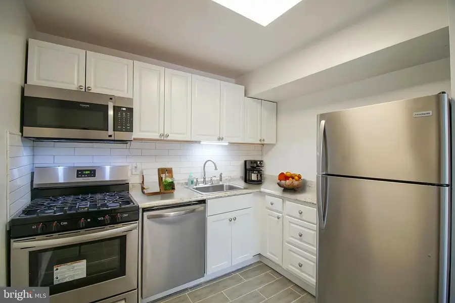 6 Canterbury Sq #301, Alexandria, VA 22304 - #3
