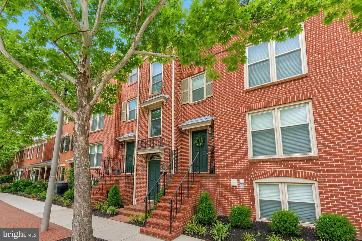 524 N West St #202, Alexandria, VA 22314 - #1