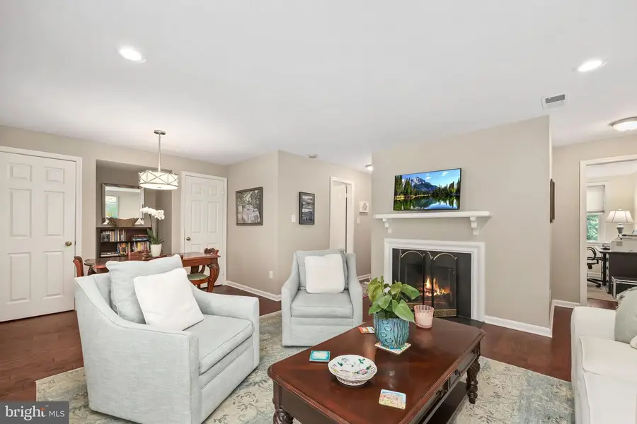 524 N West St #202, Alexandria, VA 22314 - #3