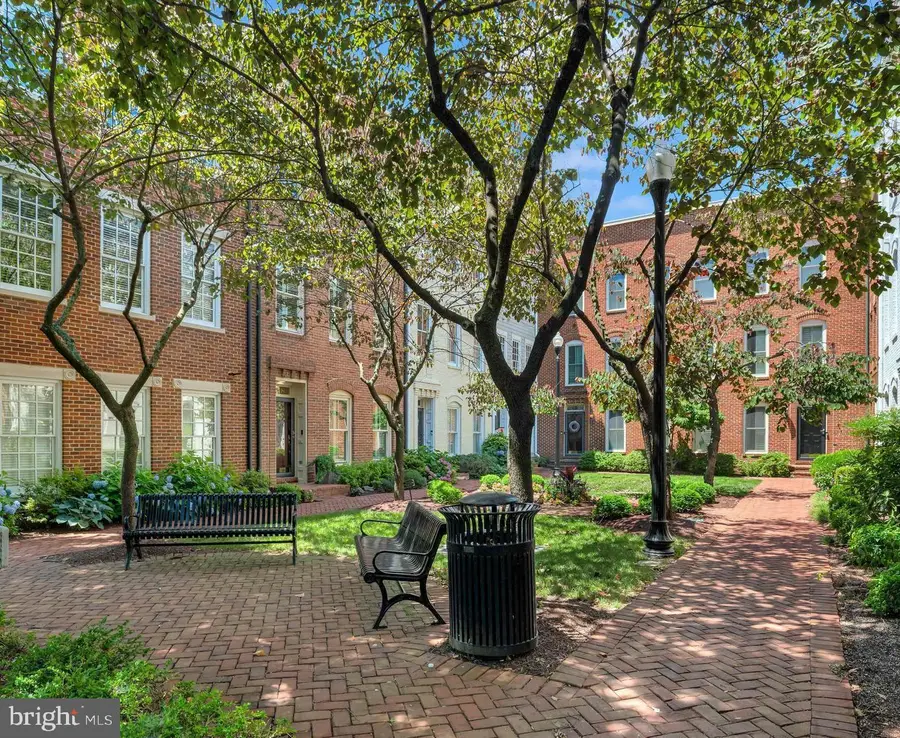 1818 Potomac Greens Dr, Alexandria, VA 22314 - #2