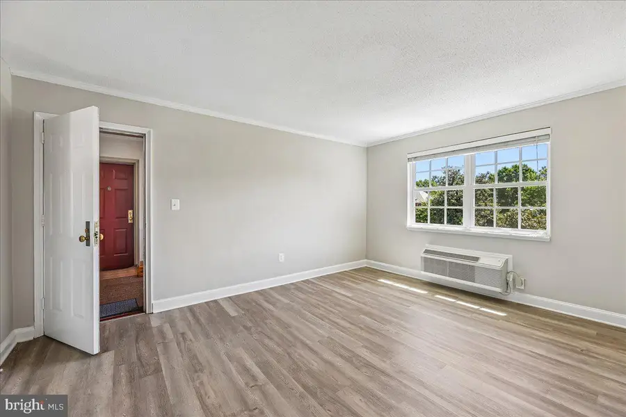 1708 W Abingdon Dr #301, Alexandria, VA 22314 - #3