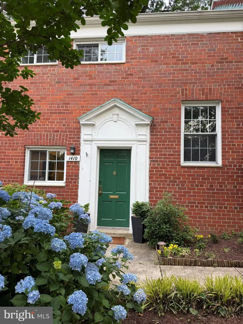 1410 Martha Custis Dr, Alexandria, VA 22302 - #2