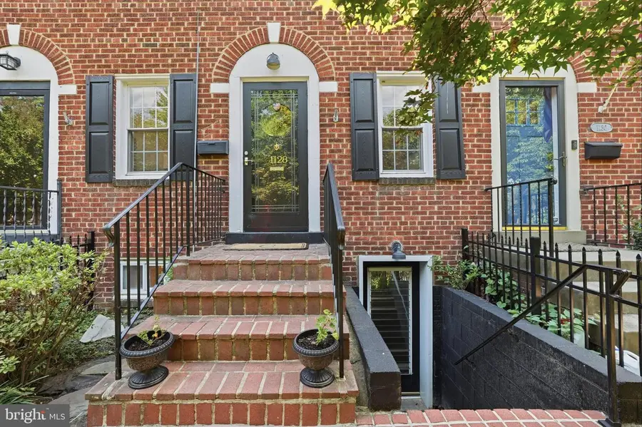 1128 Powhatan St, Alexandria, VA 22314 - #3