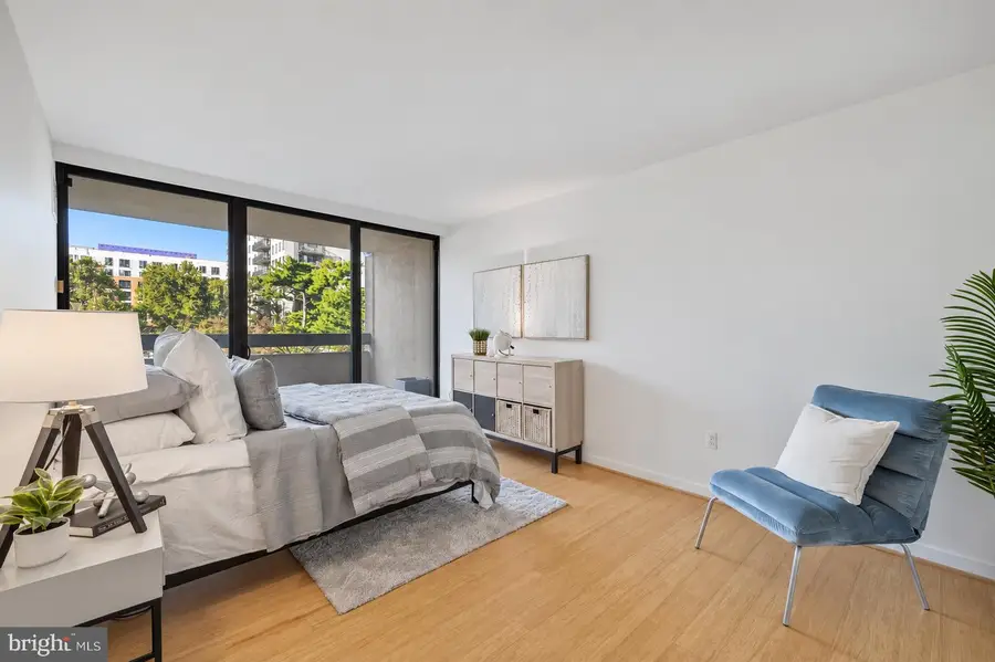 400 Madison St #204, Alexandria, VA 22314 - #3