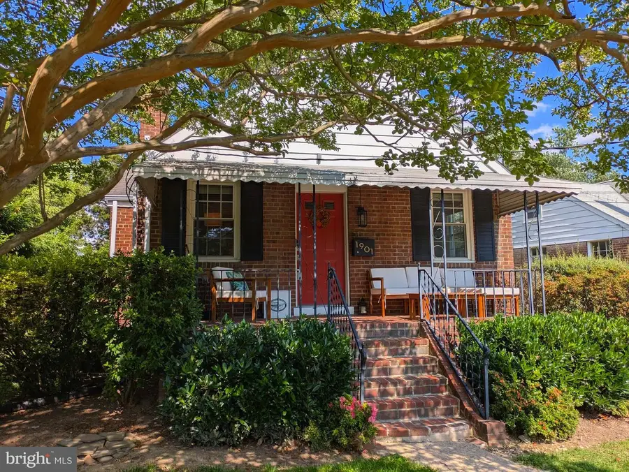 1901 Scroggins Rd, Alexandria, VA 22302 - #2