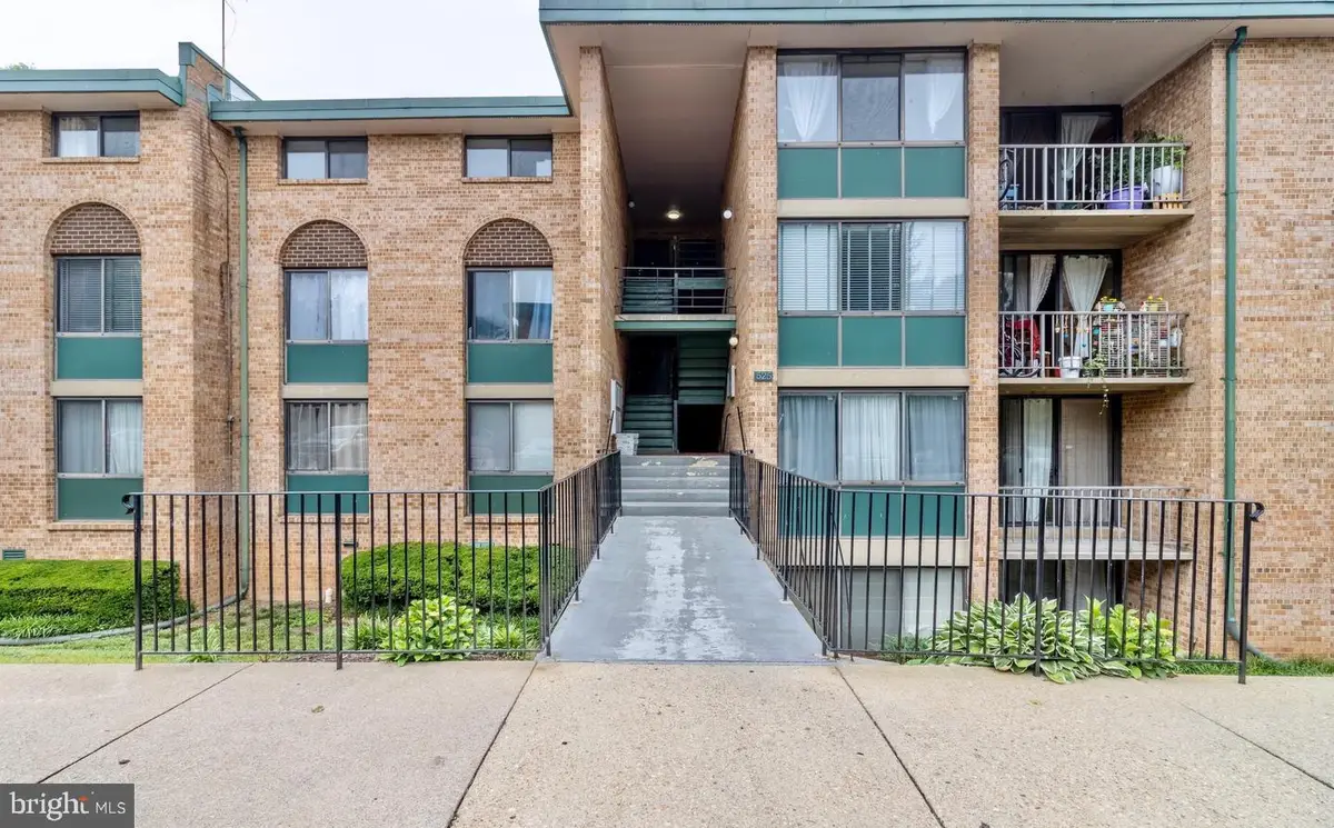 525 N Armistead St N #302, Alexandria, VA 22312 - #1