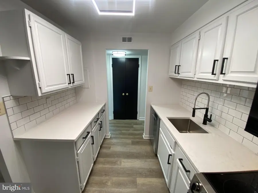 807 N Howard St #324, Alexandria, VA 22304 - #3