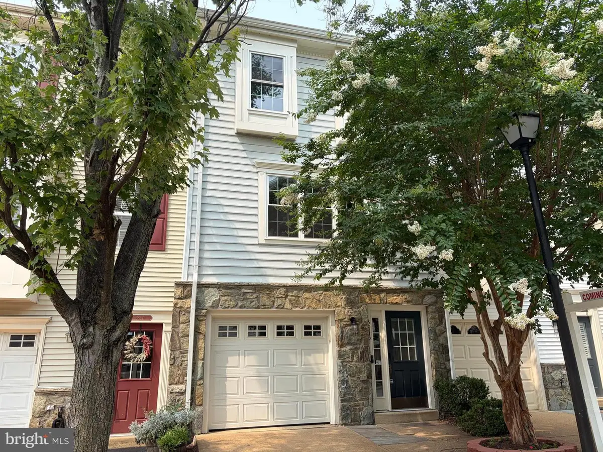 3845 Watkins Mill Dr, Alexandria, VA 22304 - #1