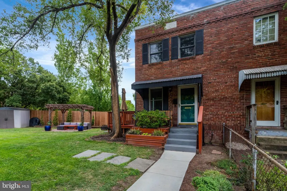 245 Buchanan St, Alexandria, VA 22314 - #1