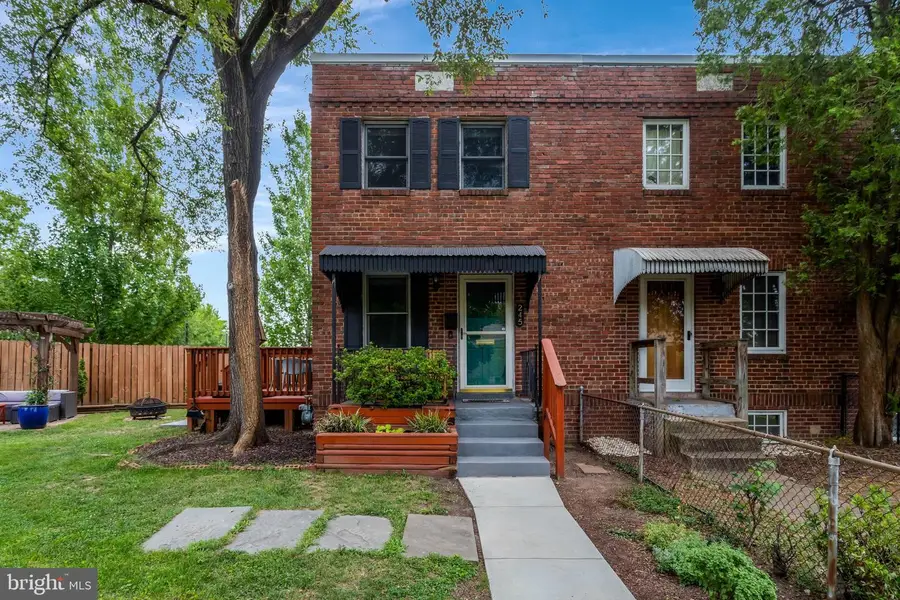245 Buchanan St, Alexandria, VA 22314 - #2