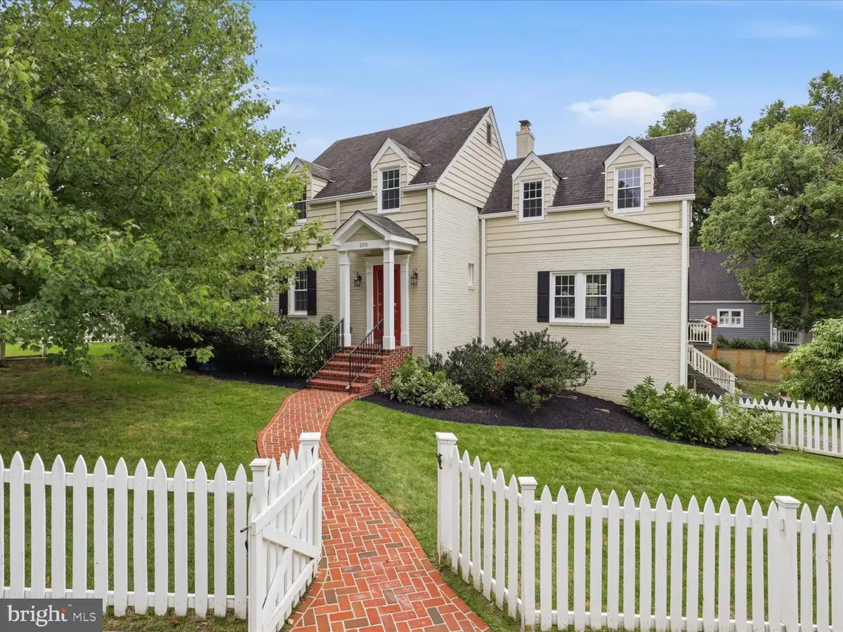 200 Pine St, Alexandria, VA 22305 - #1