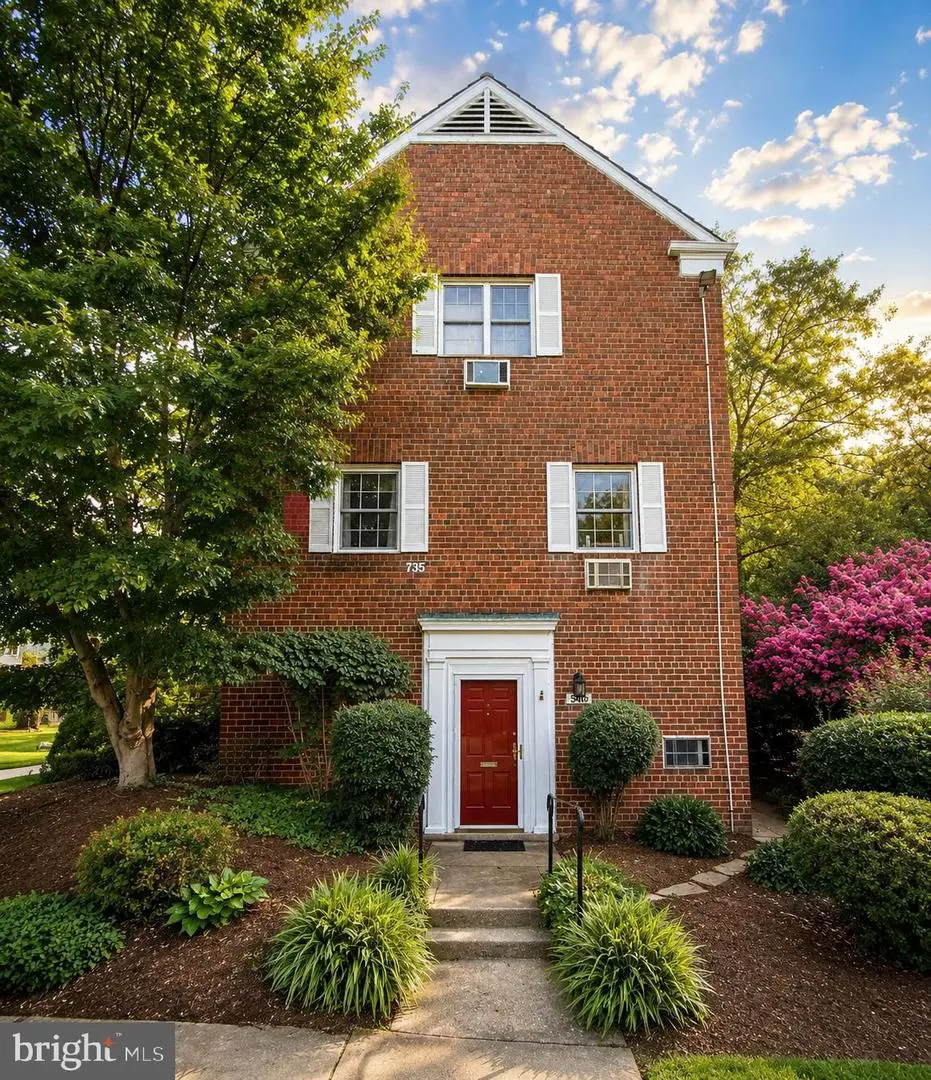 3410 Gunston Rd, Alexandria, VA 22302 - #1