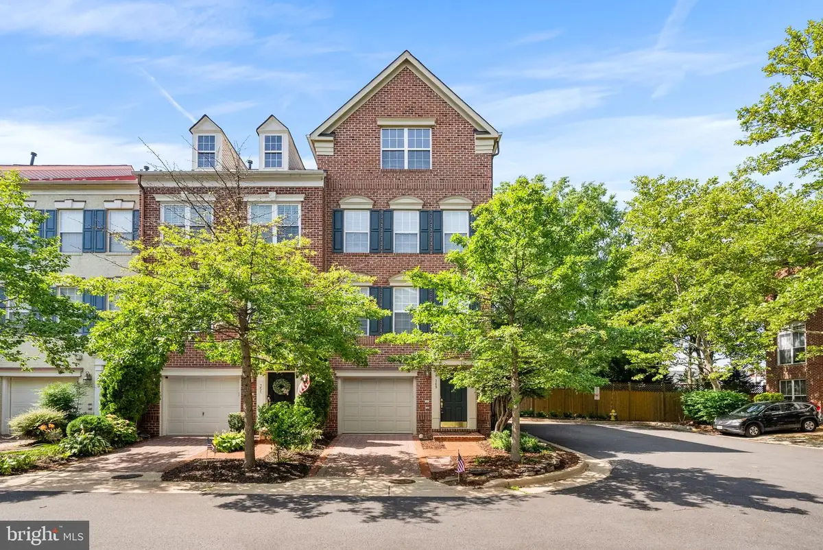 349 Livermore Ln, Alexandria, VA 22304 - #1