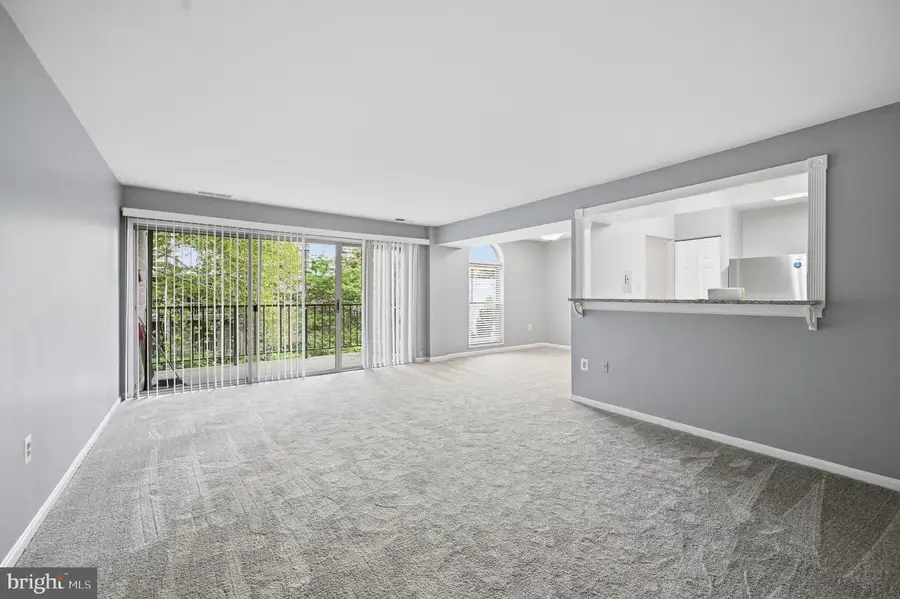 28 Canterbury Sq #302, Alexandria, VA 22304 - #3