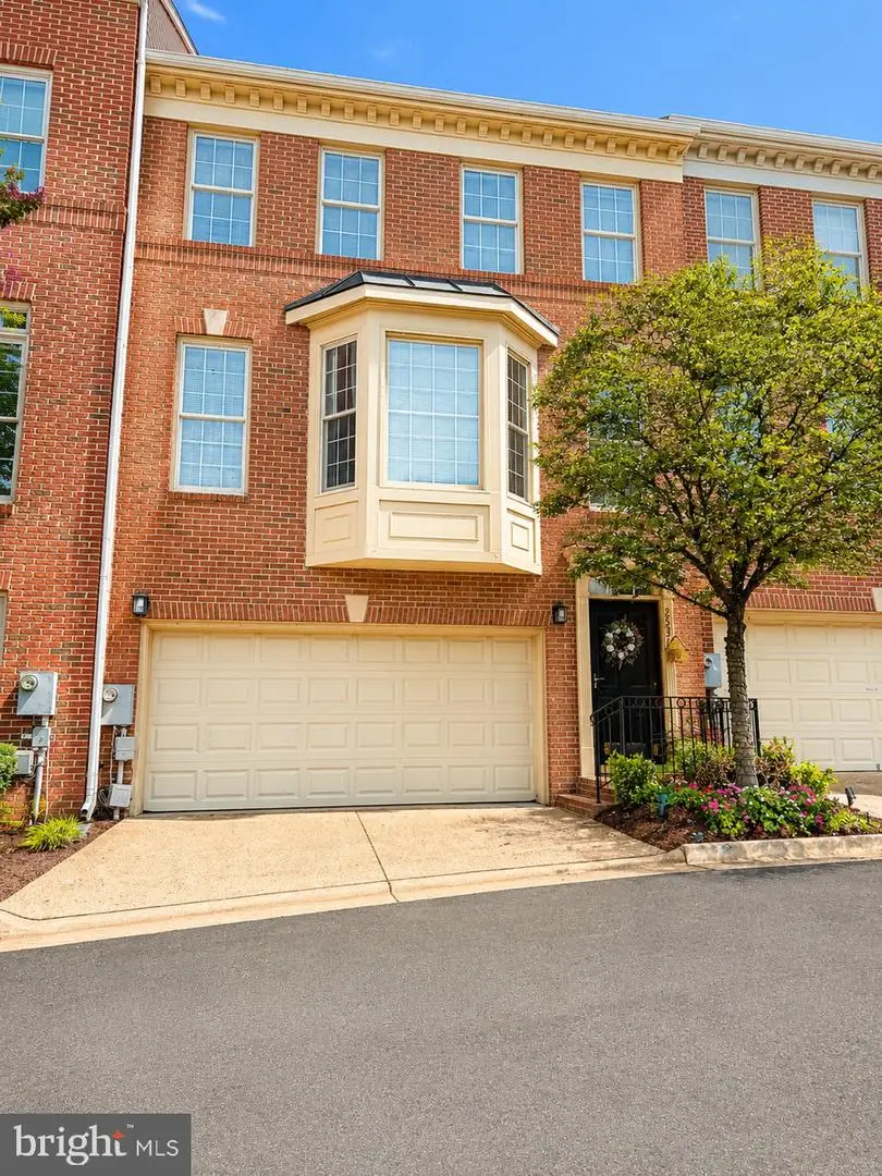 2536 Gadsby Pl, Alexandria, VA 22311 - #1