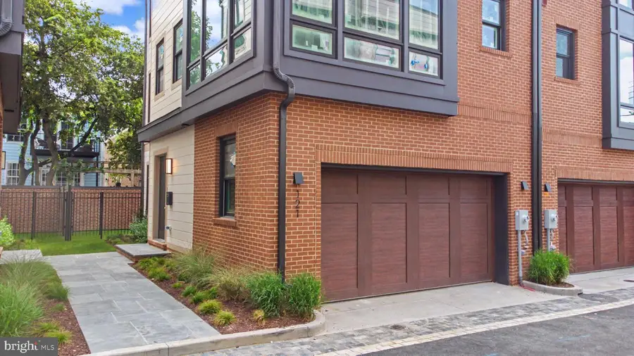 121 N West St, Alexandria, VA 22314 - #2