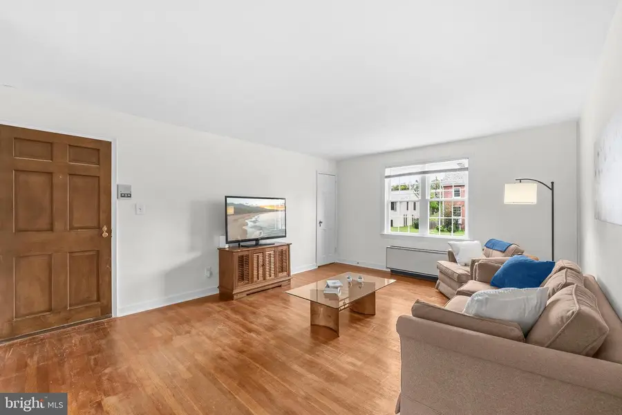 211 E Glebe Rd #b, Alexandria, VA 22305 - #3