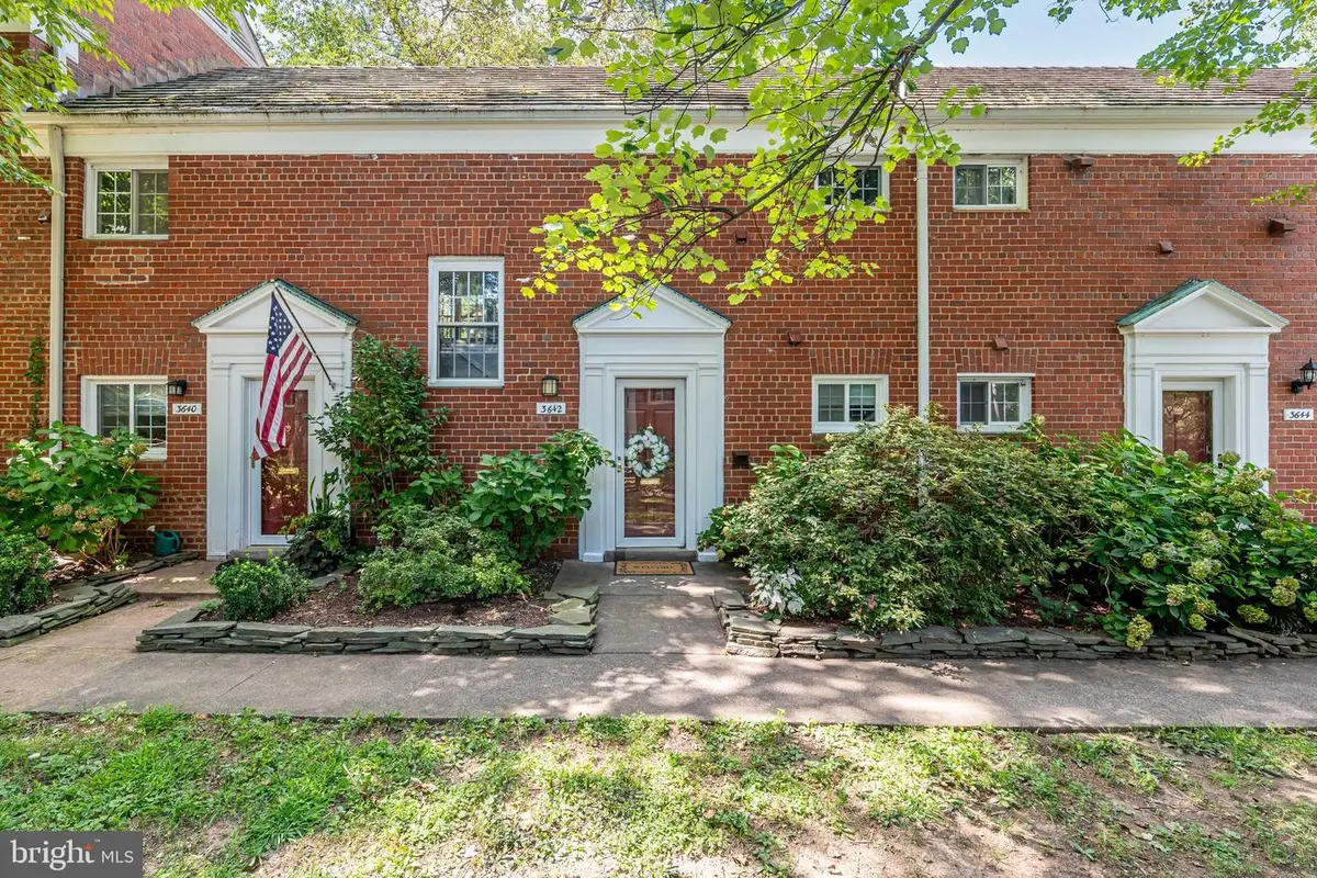 3642 Gunston Rd, Alexandria, VA 22302 - #1