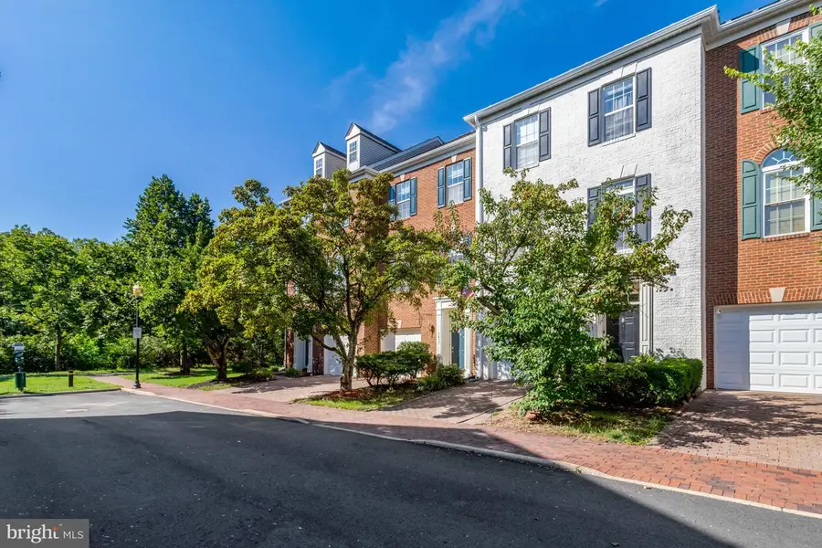 5033 Murtha St, Alexandria, VA 22304 - #2