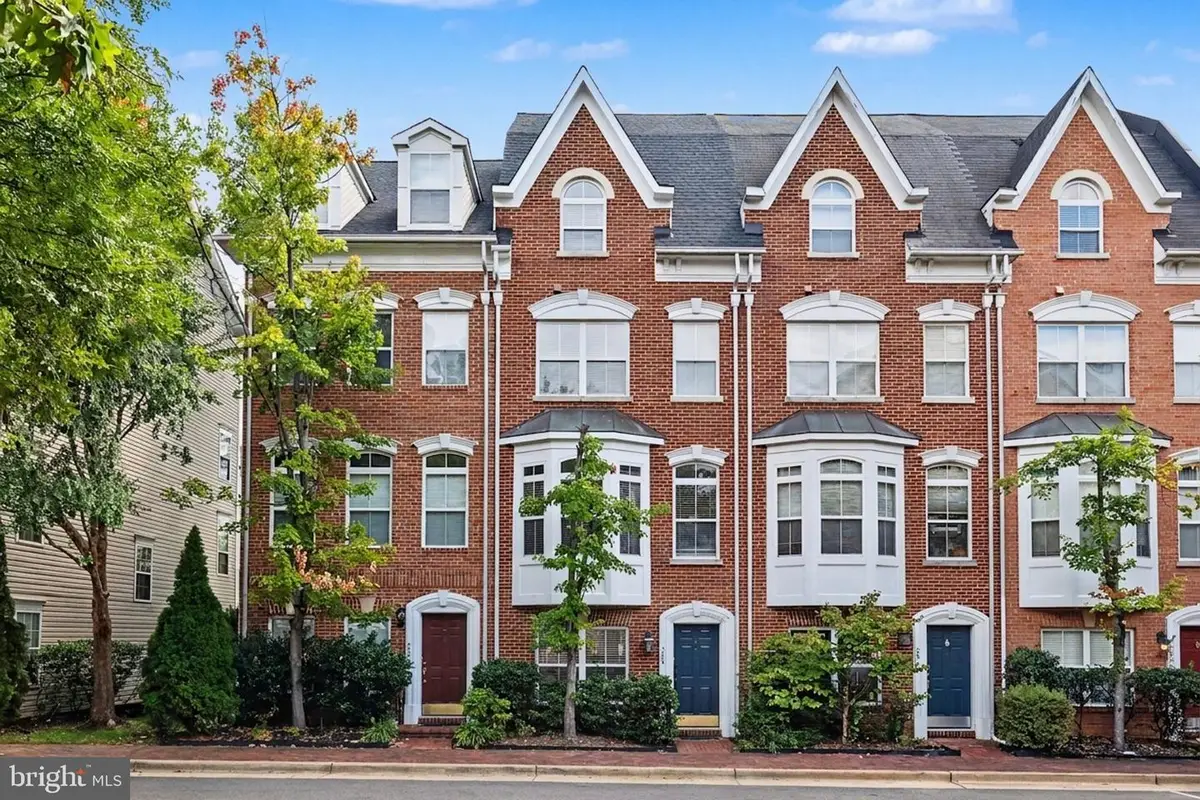 204 Martin Ln, Alexandria, VA 22304 - #1