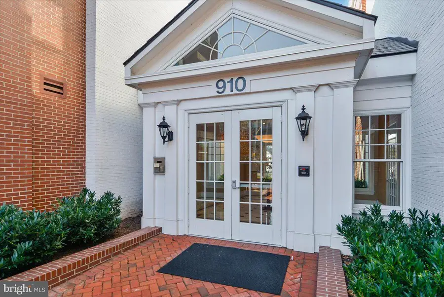 910 Powhatan St #206s, Alexandria, VA 22314 - #2