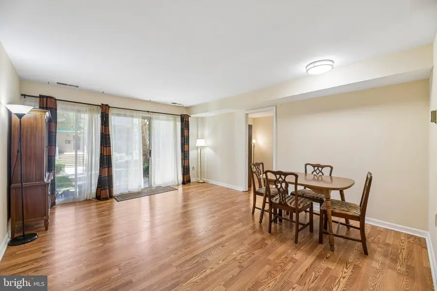 21 Canterbury Sq #102, Alexandria, VA 22304 - #3