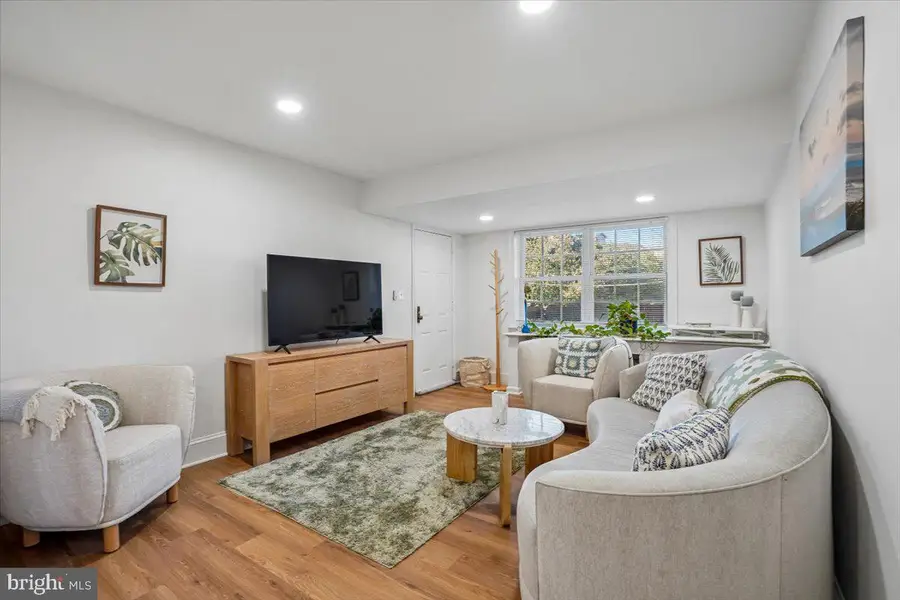 1730 W Abingdon Dr #t-2, Alexandria, VA 22314 - #3