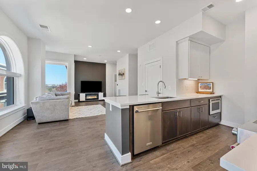 635 Slaters Ln #405, Alexandria, VA 22314 - #3