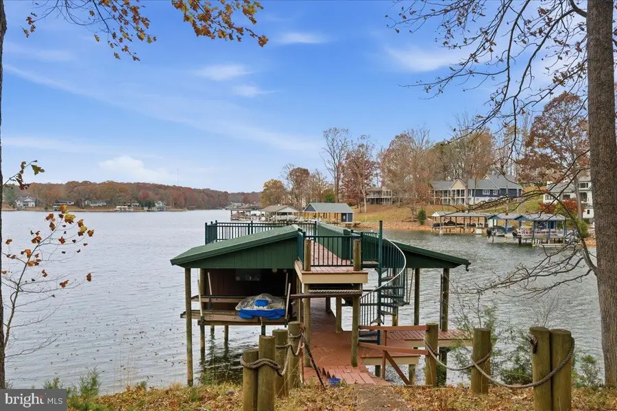 307 Meadow Point Dr, Moneta, VA 24121 - Image #2