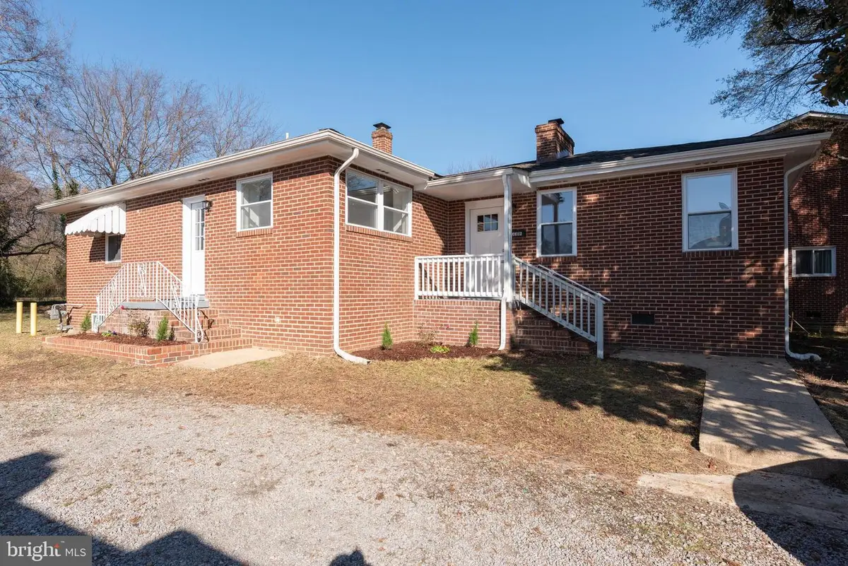 3306 E River Rd, South Chesterfield, VA 23803 - Image #1