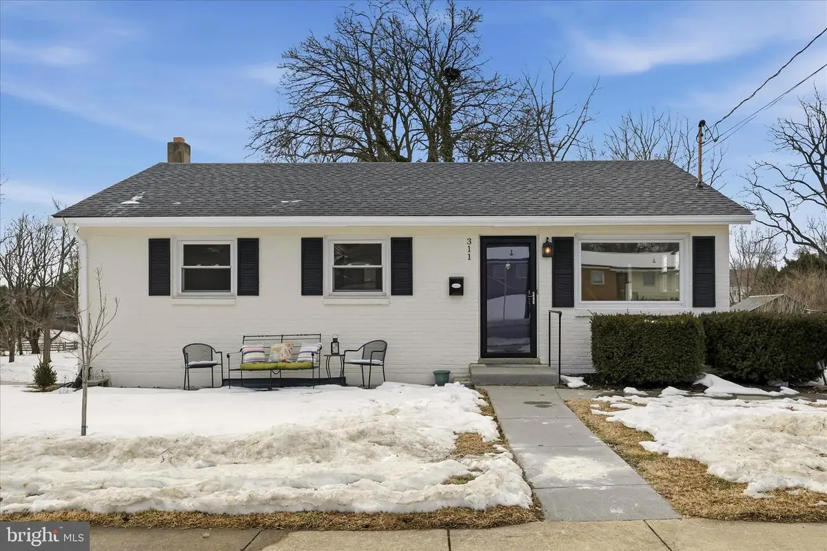 311 S Buckmarsh St, Berryville, VA 22611 - #1