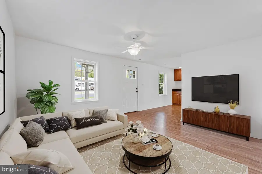 306 N Buckmarsh St, Berryville, VA 22611 - #2