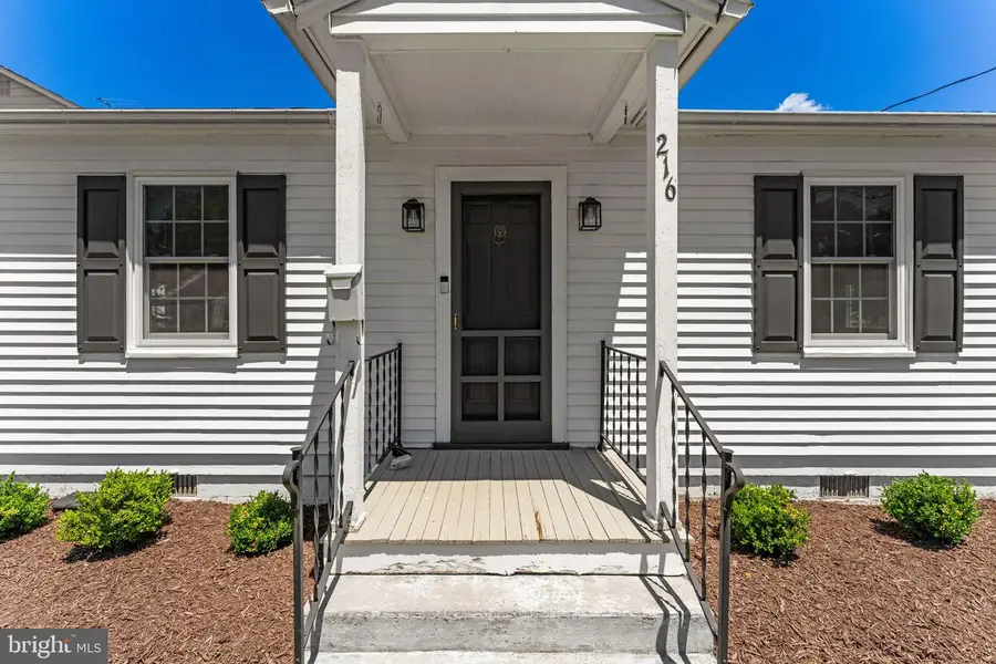 216 Walnut St, Berryville, VA 22611 - #3