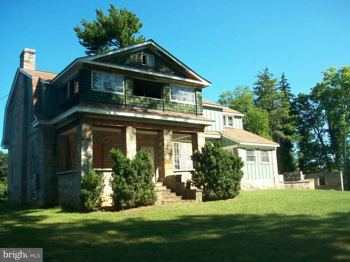328 N Buckmarsh St, Berryville, VA 22611 - #1