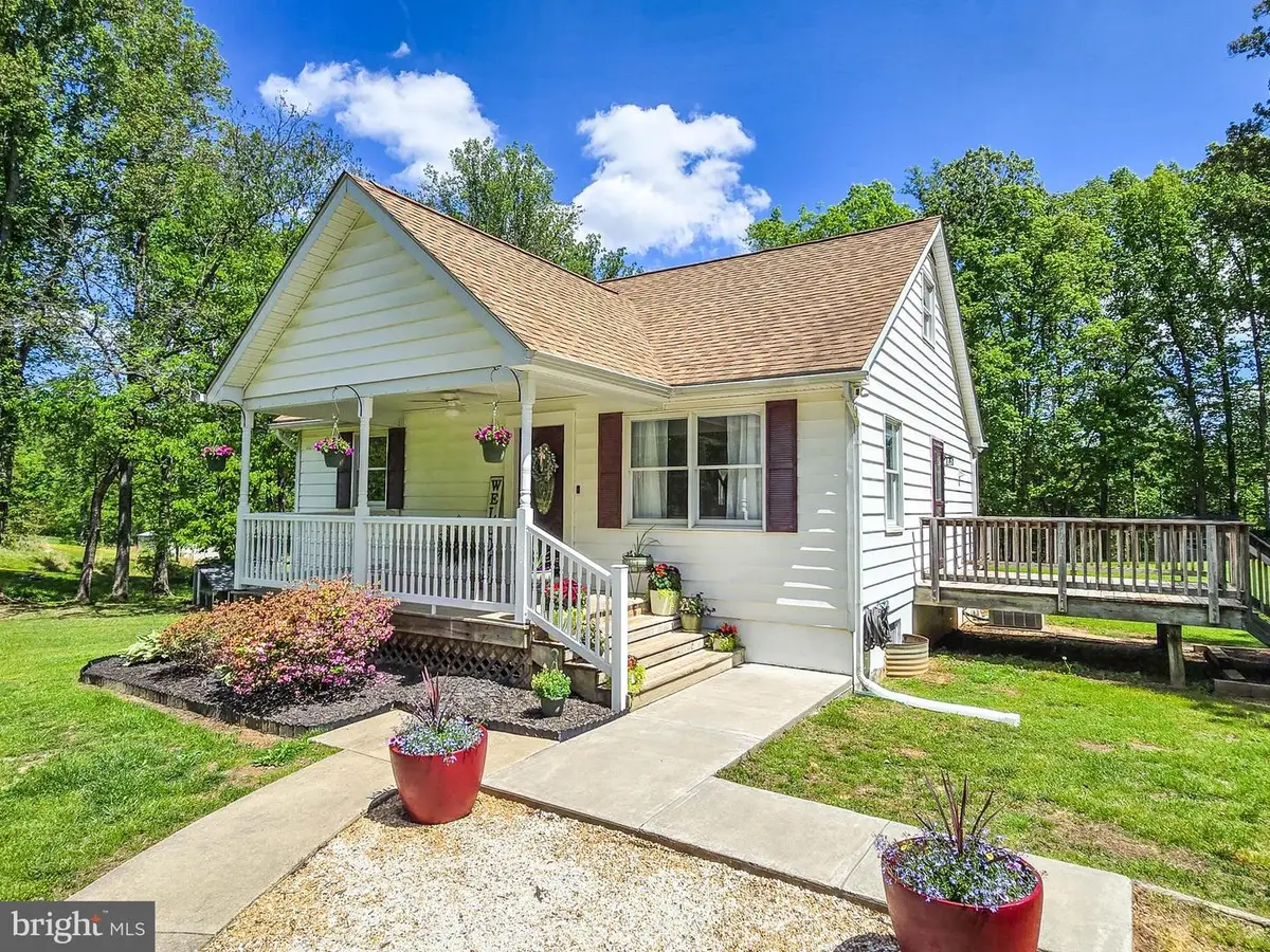 6235 Scottsville Rd, Jeffersonton, VA 22724 - #1