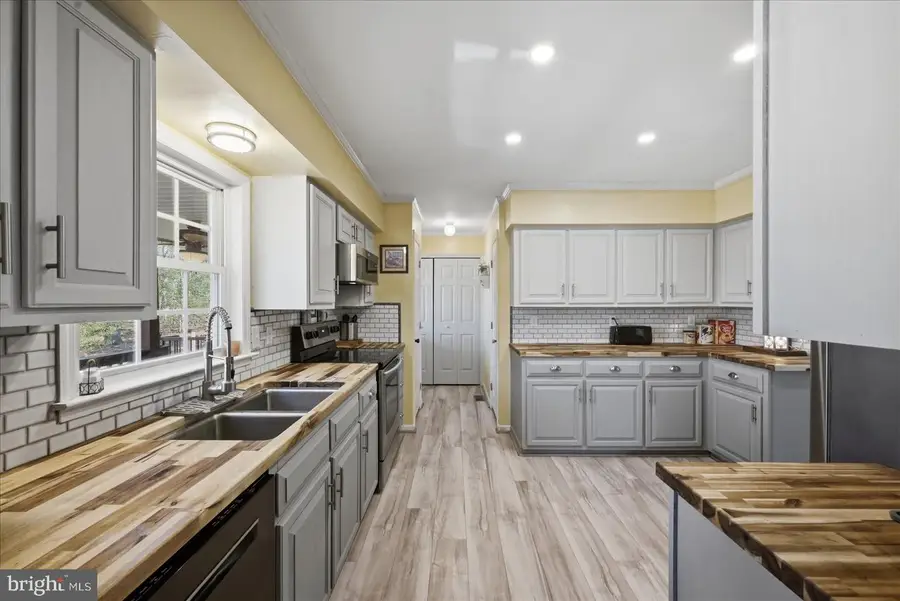 18438 Beazley Ln, Milford, VA 22514 - #2