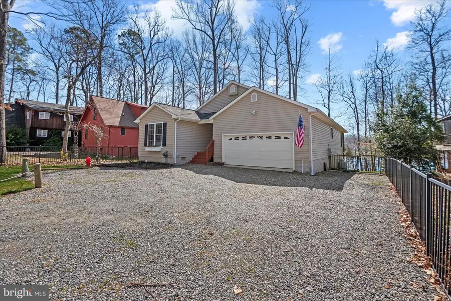 686 Lake Caroline Dr, Ruther Glen, VA 22546 - #3
